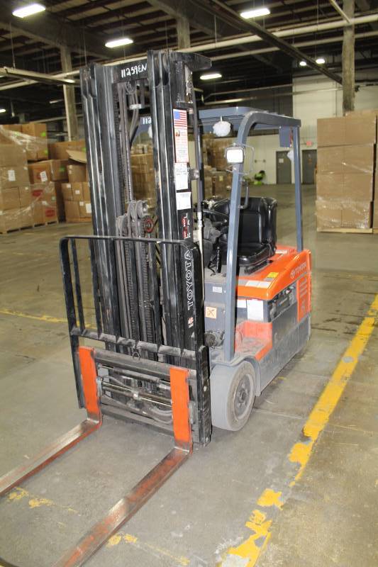 lot 1 image: Toyota Electric Forklift Truck with Exide 48V Battery