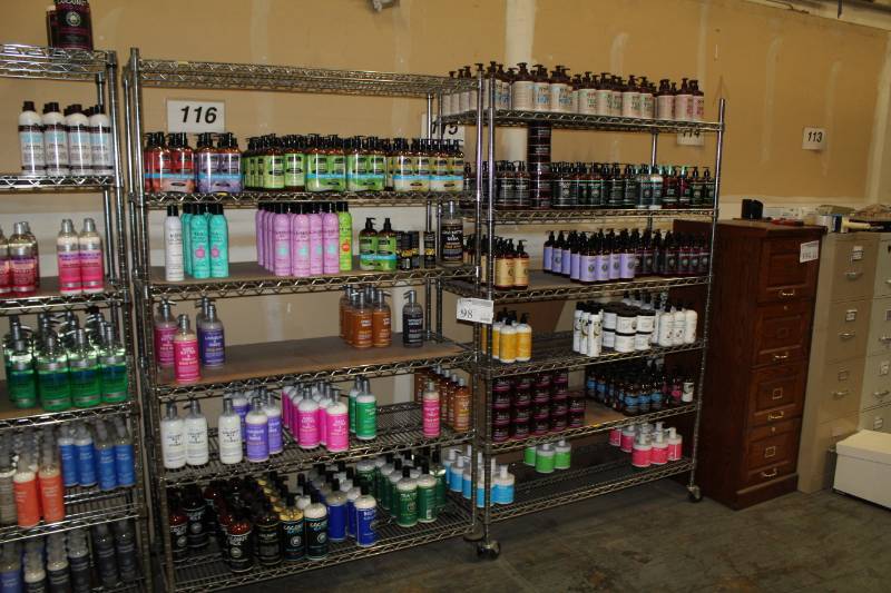 lot 98 image: Metro Style NSF 6-Shelf Rolling Shelving Rack