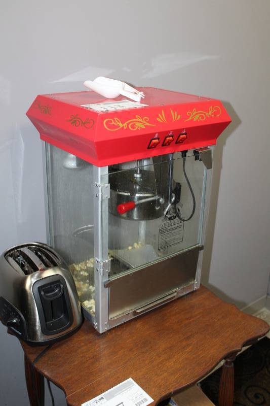 lot 113 image: Superior Popcorn Company Table-Top Popcorn Concession Stand