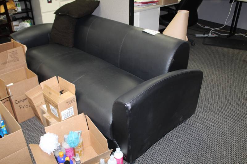 lot 150 image: Leather Couch