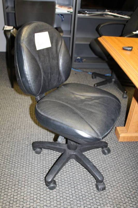 lot 166 image: Leather Rolling Office Chairs