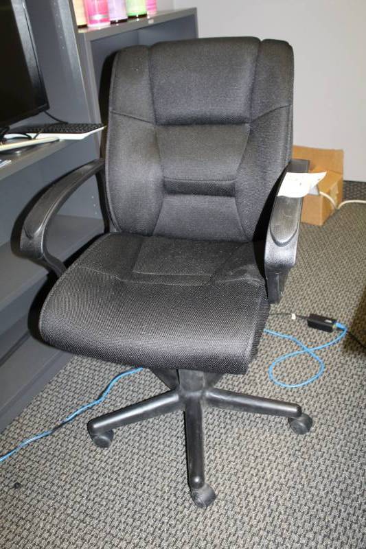 lot 167 image: Leather Rolling Office Chairs