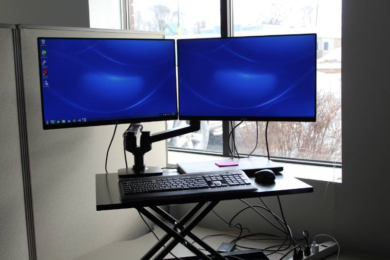lot 146 image: Dell  Computer Monitors