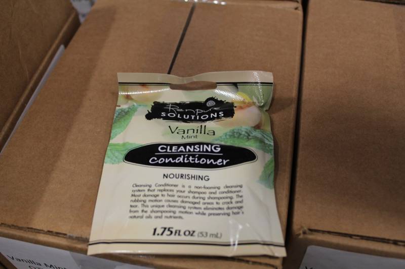 lot 234 image: Boxes of Renpure Solutions Vanilla Mint Cleansing Conditioner