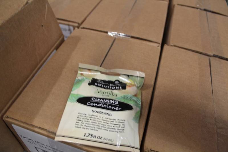 lot 238 image: Boxes of Renpure Solutions Vanilla Mint Cleansing Conditioner