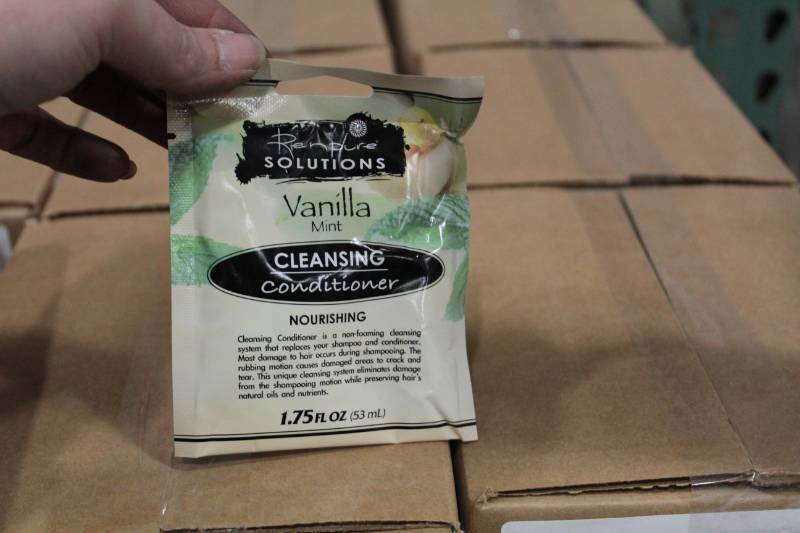 lot 239 image: Boxes of Renpure Solutions Vanilla Mint Cleansing Conditioner