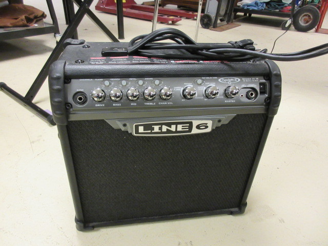 lot 604 image: SPIDER 111 15 LINE 6 AMP