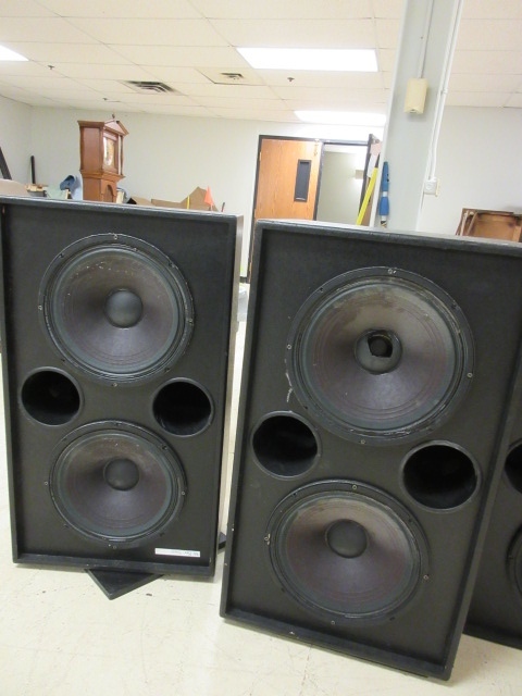 lot 607 image: EV COMMERCIAL SPEAKERS