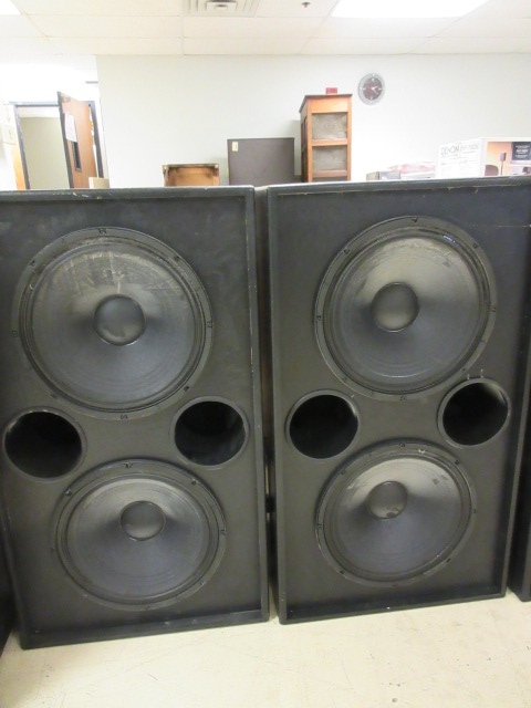 lot 608 image: EV COMMERCIAL SPEAKERS