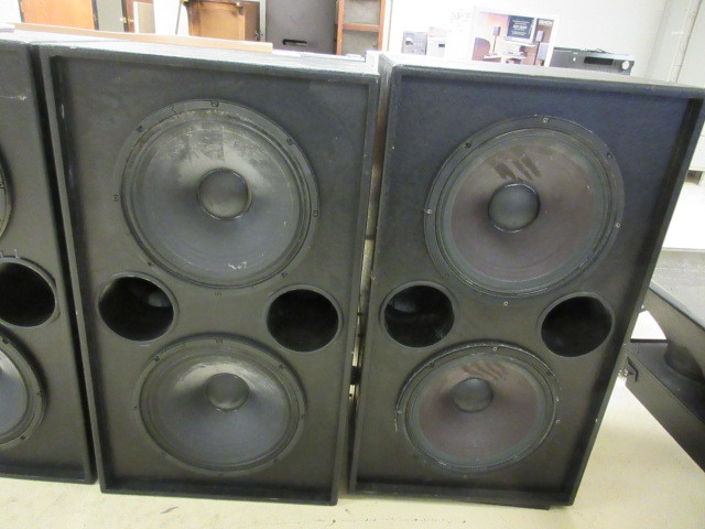 lot 609 image: EV COMMERCIAL SPEAKERS