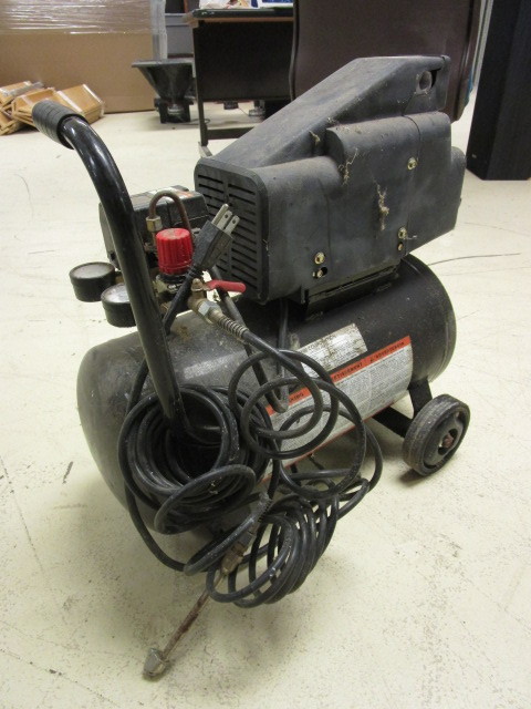 PORTABLE AIR COMPRESSOR