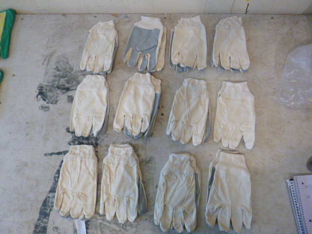 12 Pair of Work Gloves