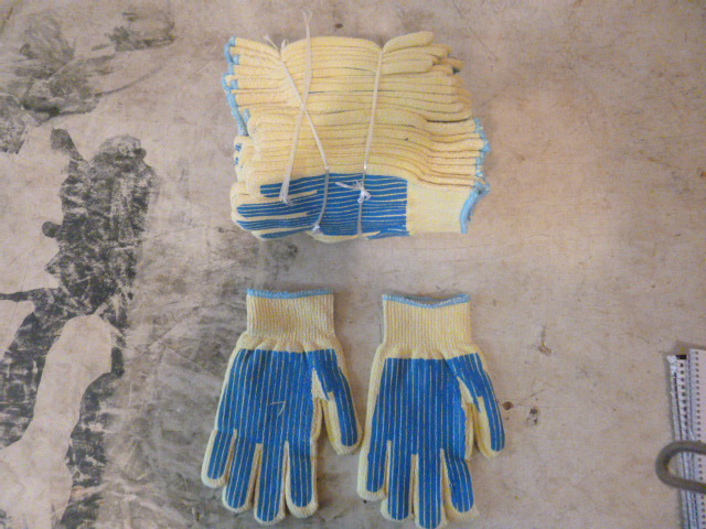 12 Pair of Work Gloves