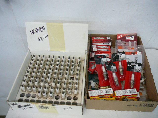 lot 61 image: Lot of Spark Plugs
