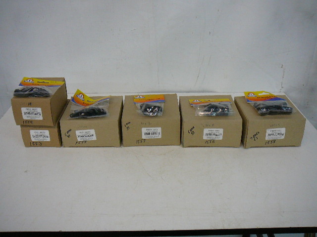lot 77 image: Nylon Cable Clamps
