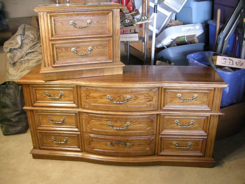 lot 2 image: Basset Oak Dresser and Night Stand