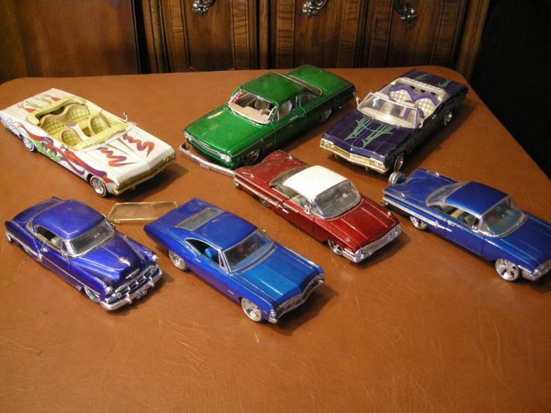 lot 18 image: Diecast Classic Cars