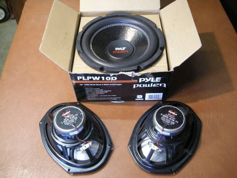 lot 35 image: Pyle and XPlod Car Speakers