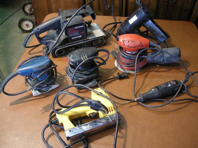 lot 36 image: 7 Electric Power Tools, Sanders