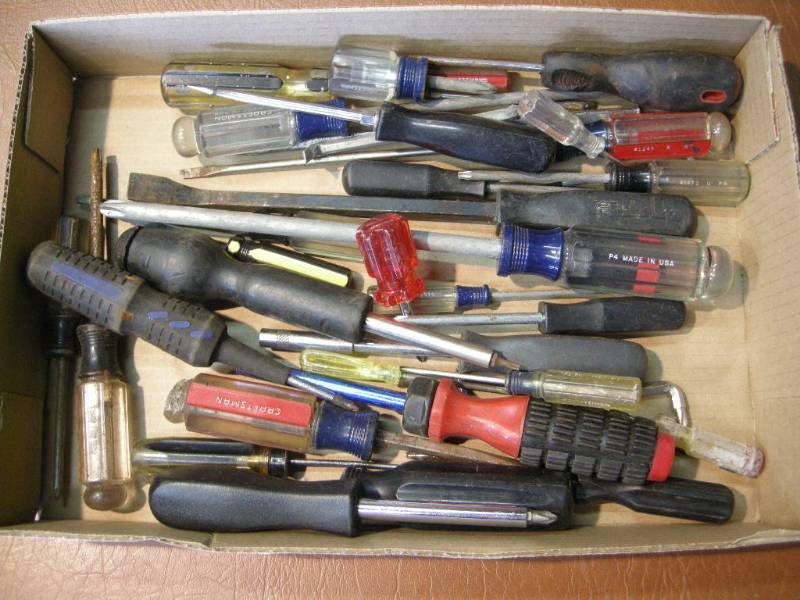 lot 37 image: Group Screwdrivers