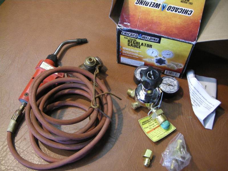 lot 40 image: Regulator Gauge and Turbo Lite Torch