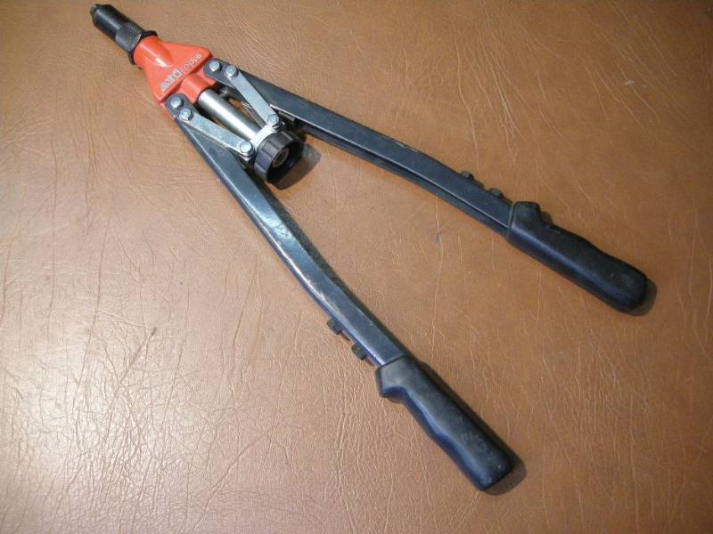 lot 42 image: MTD Tools Riveter