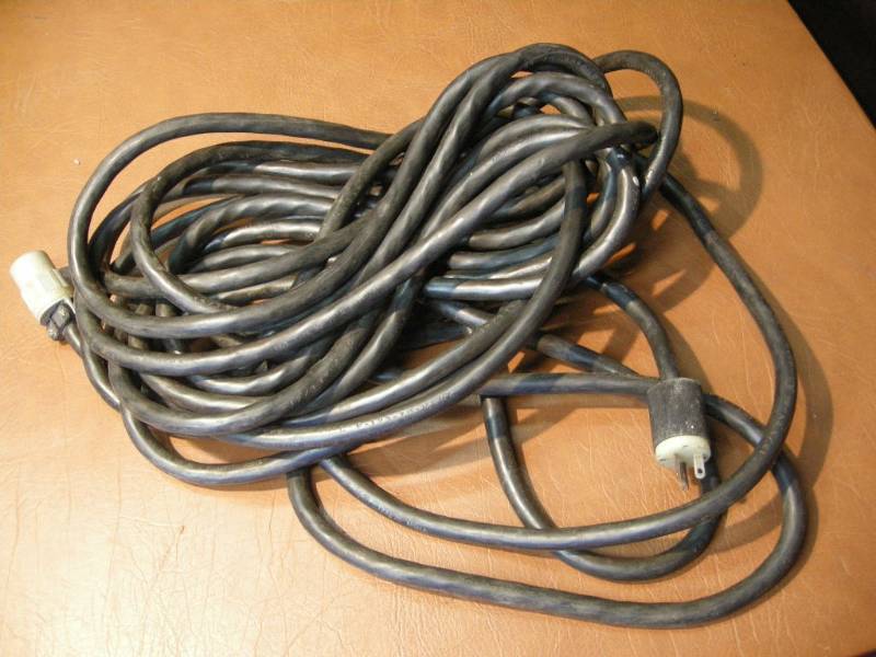 lot 46 image: Heavy Duty 123 Extension Cord