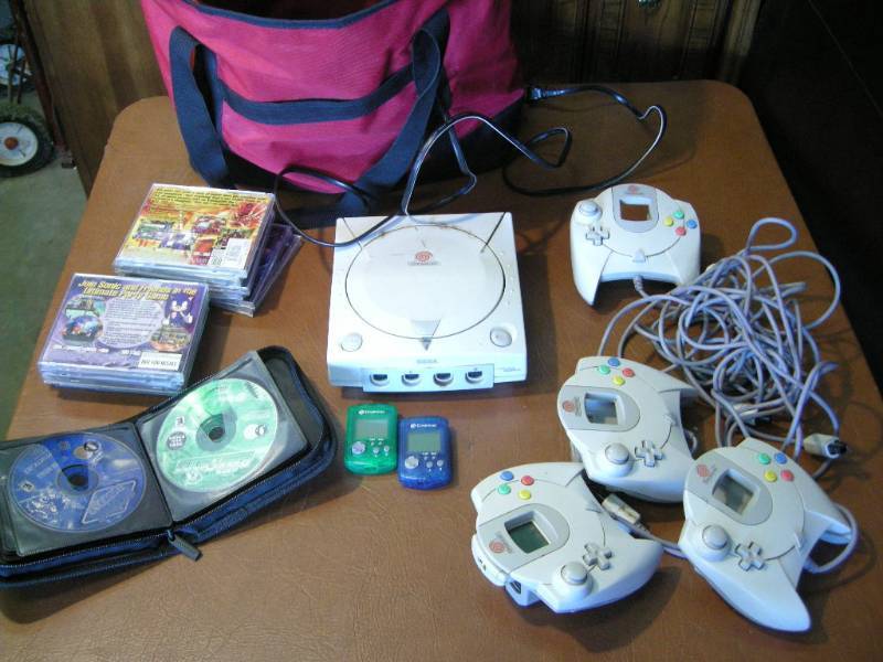 lot 32 image: Vintage Sega Dreamcast and Games