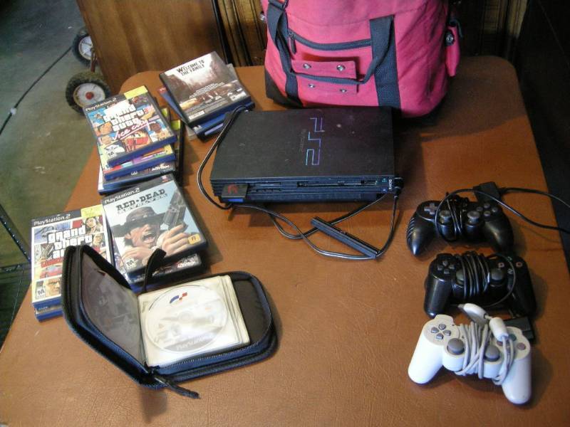 lot 34 image: Playstation PS2 and Games