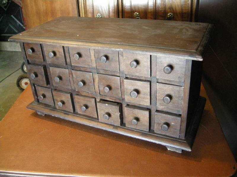 lot 63 image: Vintage Wooden Drawer Cabinet