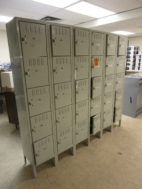 lot 810 image: METAL LOCKER STALLS