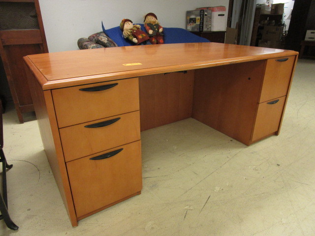 lot 814 image: DOUBLE PEDESTAL DESK