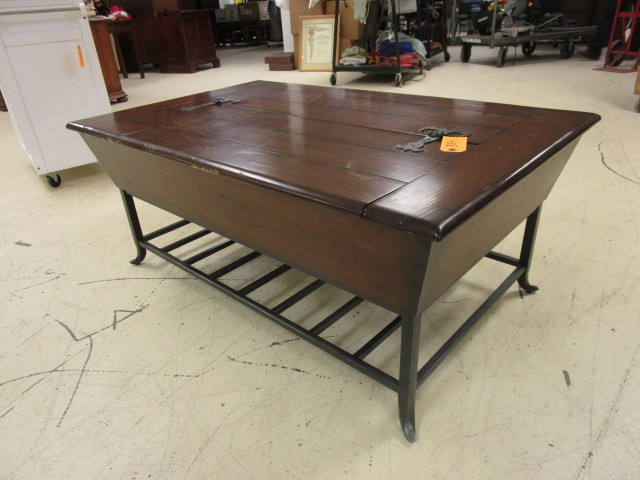 lot 824 image: SOLID WOOD COFFEE TABLE