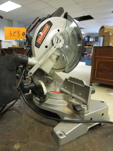 lot 829 image: MITER SAW