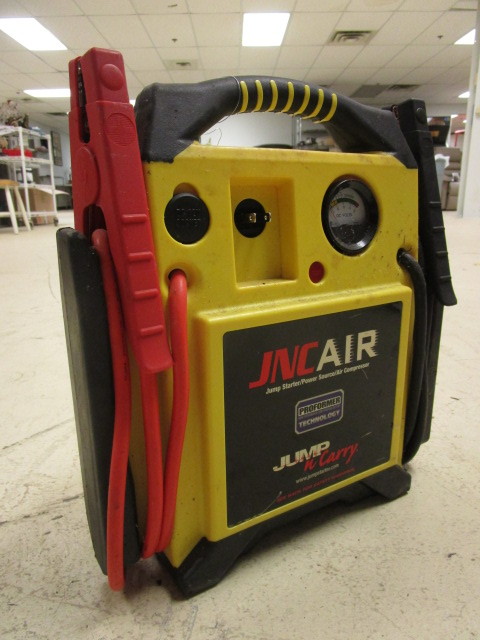 lot 833 image: MOBILE JUMP STARTERPOWER SOURCEAIR COMPRESSOR