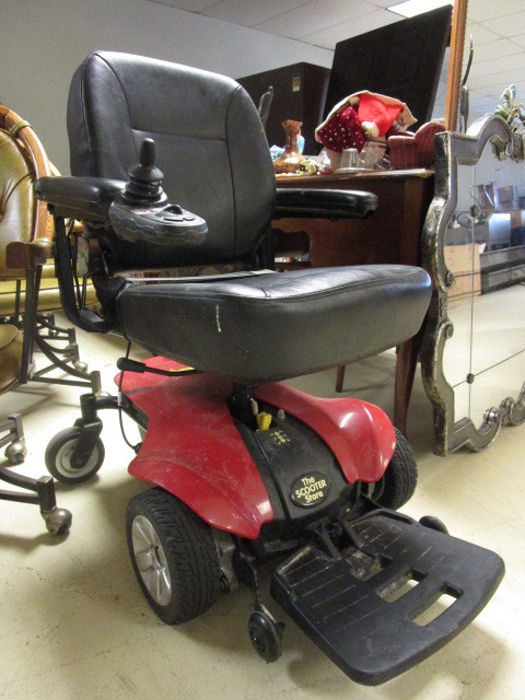 lot 835 image: ELECTRIC WHEELCHAIR FOR PARTS