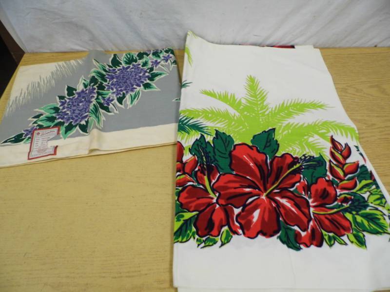 Lot of 2 Vintage Tablecloths