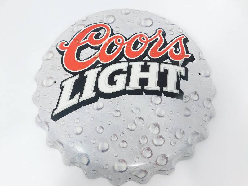 lot 7 image: Round Metal COORS LIGHT Bar Sign