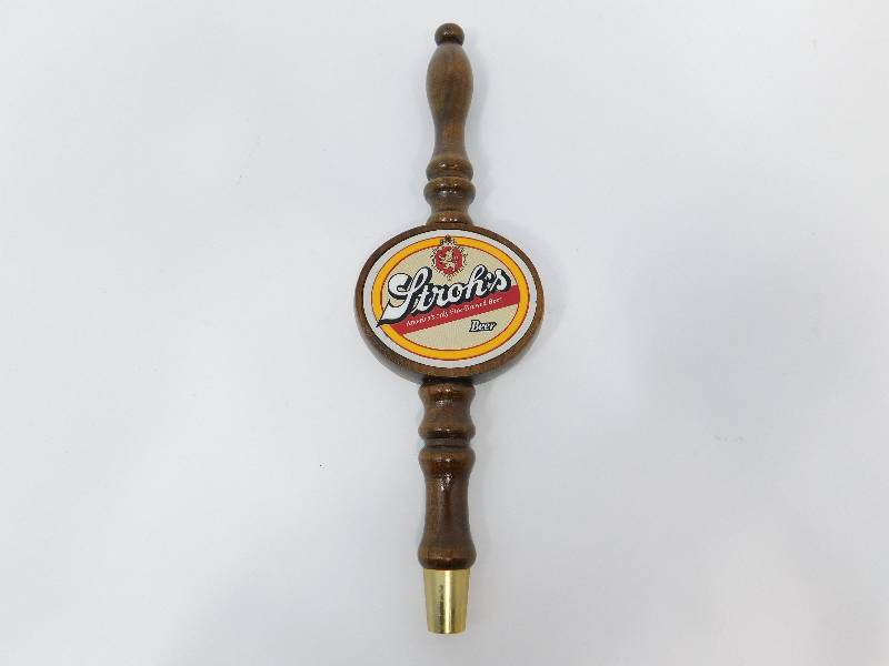 lot 28 image: Strohs (Americas Only Fire-Brewed Beer) Tap Handle