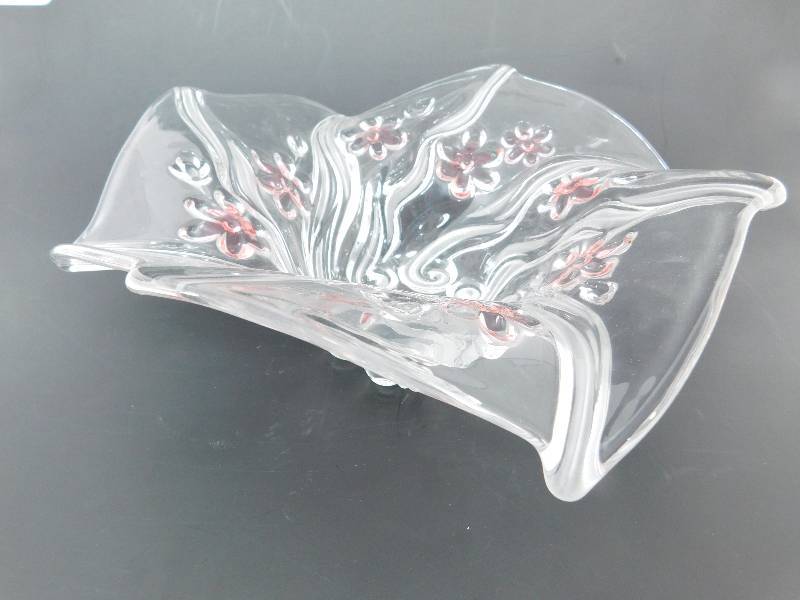 lot 69 image: Decorative Crystal Bowl