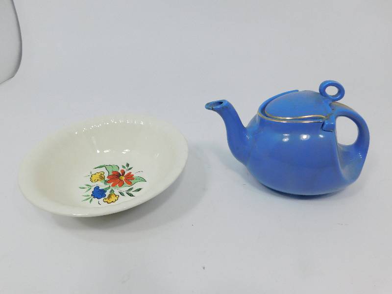 lot 74 image: Knowles Serving Bowl & HALL Blue 6 Cup Tea Pot With Lid