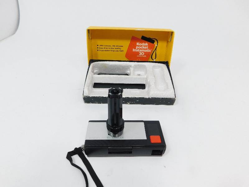 lot 79 image: Kodak Pocket Instamatic 20 Camera Outfit