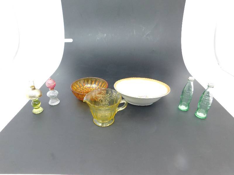lot 84 image: Miscellaneous Glass Items