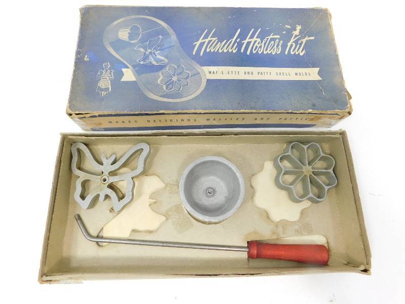lot 85 image: Vintage A BONLEY PRODUCT--Handi Hostess Kit--(WAF-L-ETTE And PATTY SHELL MOLDS)