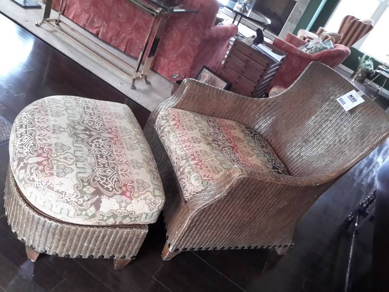 lot 110 image: Lane Venture Excursions Wicker Chair With Ottoman