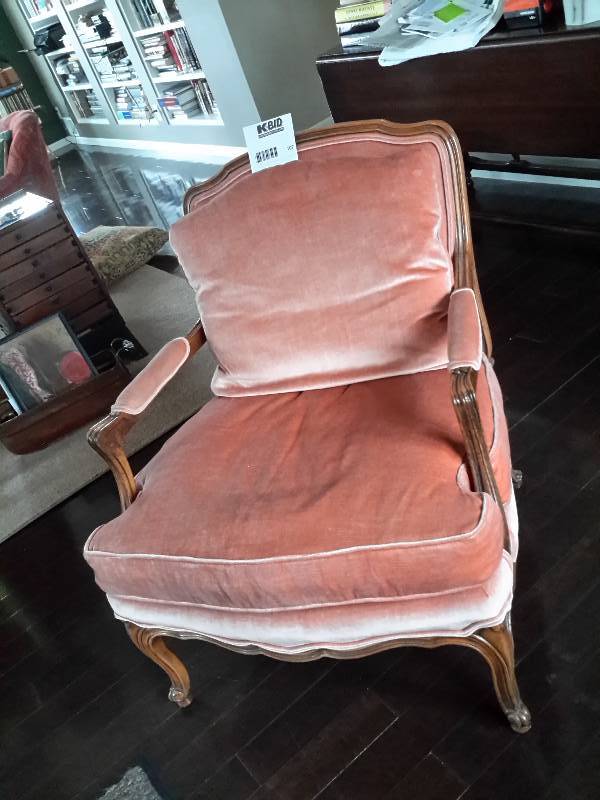 lot 107 image: Baker Furniture Velvet Cushion Chair