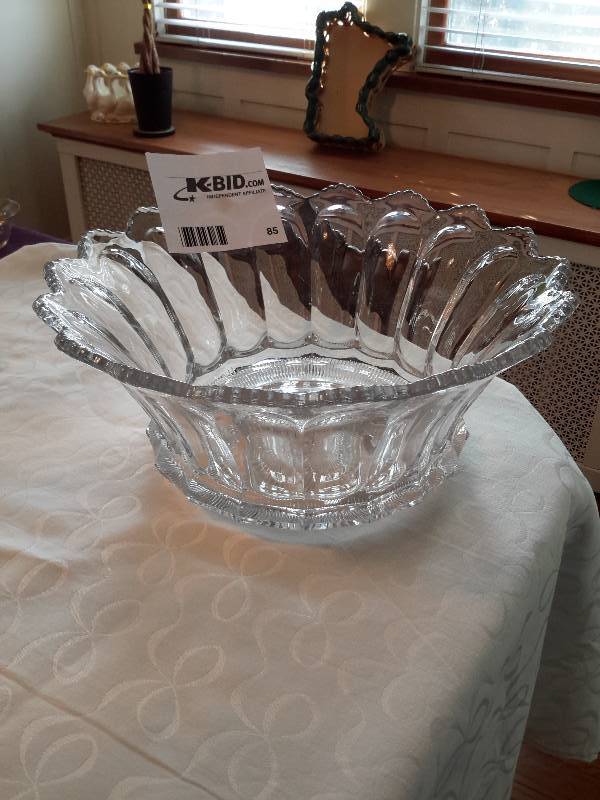 lot 85 image: Large, Heavy, Crystal Punch Bowl or Serving Bowl
