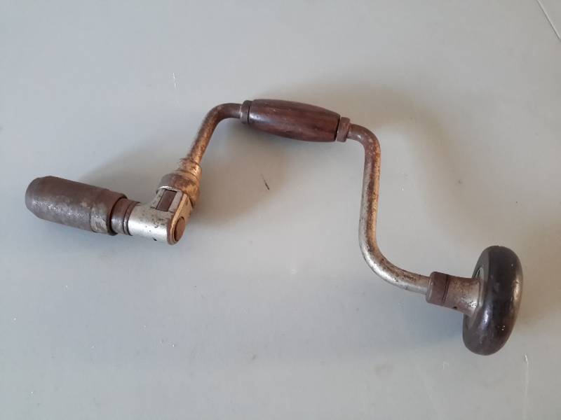lot 82 image: Vintage Metal Hand Crank Drill