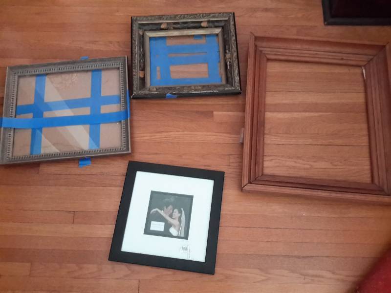 lot 119 image: 4 Frames, Please See Close-Ups