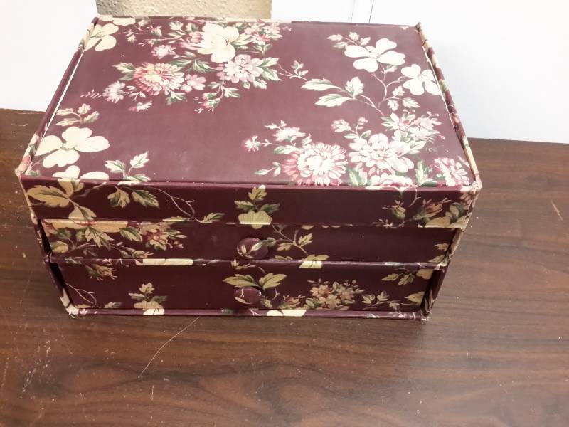 lot 551 image: Floral 2 Drawer Sewing Box, Filled with Buttons